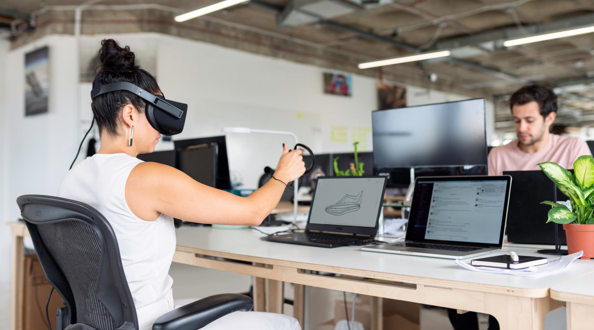 Asynchronous reality at VR workplaces