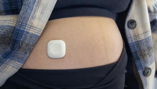 Sensor for checking birth signals